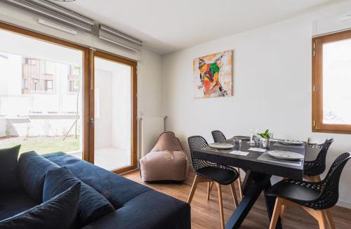 Magny-le-Hongre Apartment | Cosygreen77 - Premium Apartment Private Garden and Covered Terrace 10 min to Disneyland Paris