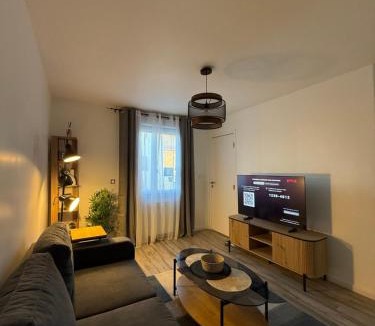 Chalette-sur-Loing Apartment | CosyLoft