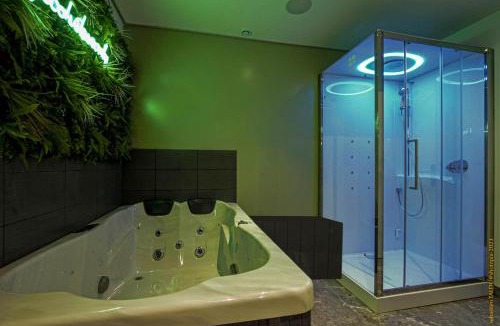 Rouen City Centre Apartment | CosyRouen Bali Jacuzzi & Hamman