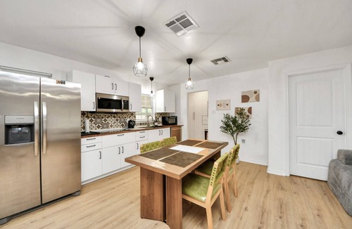 Fresno Condo | Cosytastic 3 Bedroom Vibe Den
