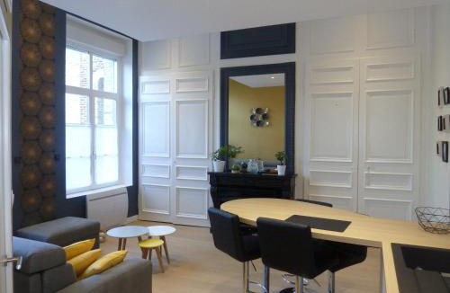 Bergues Apartment | Coté Cour