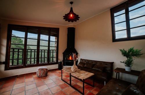 Puertomingalvo Hostel | Cotanda - Casa de Montaña aislada en el Macizo del Penyagolosa