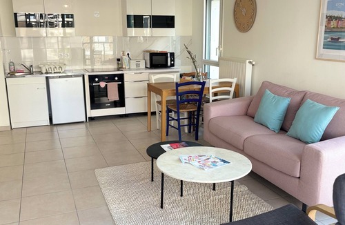 Parilly Apartment | Côté Parc: brand new apartment, indoor parking, & at the foot of the metro in Lyon