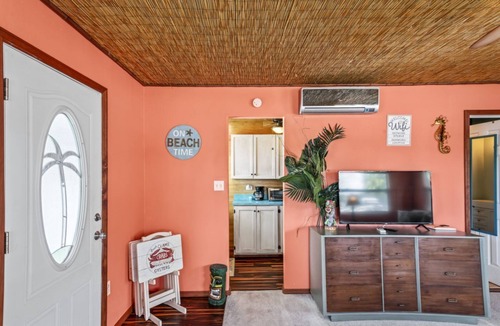 New Port Richey Estates Apartment | Cotee River Tiki Hut