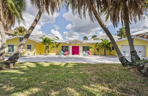New Port Richey Estates Apartment | Cotee River Tiki Hut