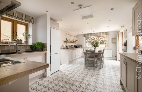 Broadway House | COTSALL HOUSE, pet friendly, with open fire in Broadway