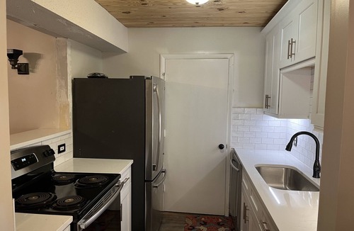 Charlotte Condo | Cotswald-Southpark condo: free Truist ticket
