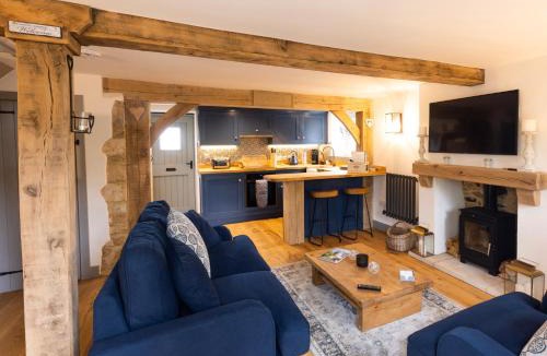 Bledington House | Cotswold cottage with hot tub