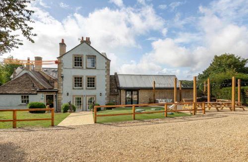 Petty France House | Cotswold Spa House - Country house retreat with indoor swimming pool and hot tub, ideal for large groups