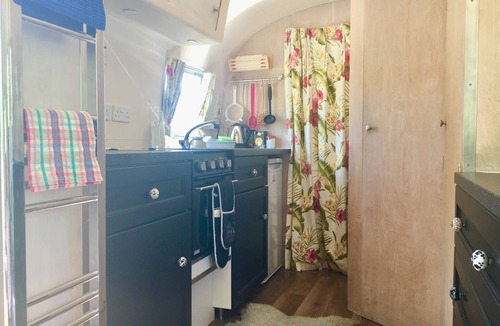 Whichford Cabin | Cotswolds Camping at Holycombe