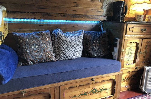 Whichford Cabin | Cotswolds Camping at Holycombe