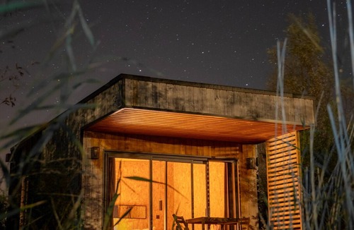 Saint-Quentin-en-Tourmont Apartment | Cottage by the water