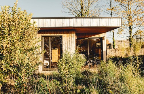 Saint-Quentin-en-Tourmont Apartment | Cottage by the water