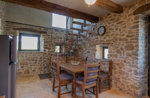 Saint-Sauveur-de-Cruzieres House | Cottage 'Gite Figuier Et Vignes' with Shared Pool, Private Terrace and Wi-Fi