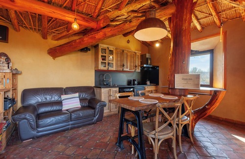 Chateauneuf-les-Martigues House | Cottage 'A Pincu, Rural Et Atypique' with Lake View and Wi-Fi