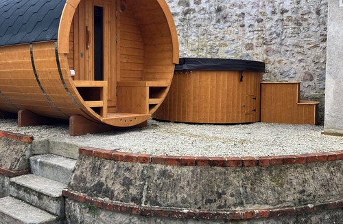 Chenehutte-Treves-Cunault House | Cottage overlooking Loire