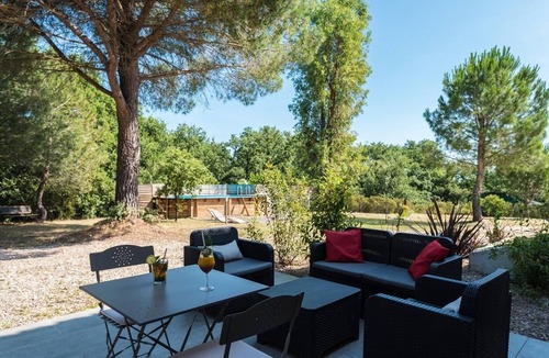Saint-Genis Apartment | Cottage Cherry Estate Pedra Llampada