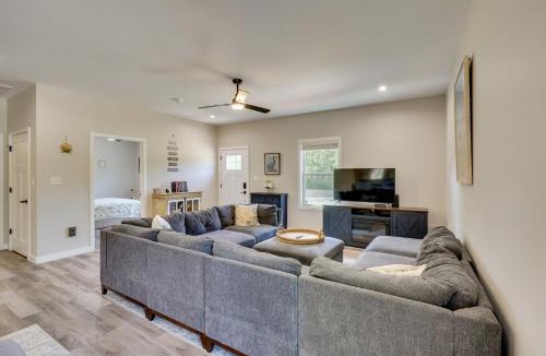 Macon House | Cottage 1 Mi to Lake Gaston Beach & Boat Launch
