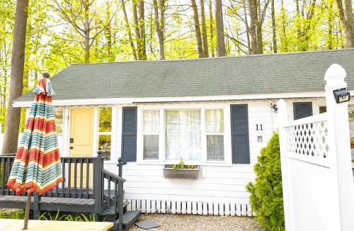 Wolfeboro Apartment | Cottage 11 - Double Queen Beds plus Child Loft w 2 Twins Private Bath & Kitchenette Pets Allowed Fee applies