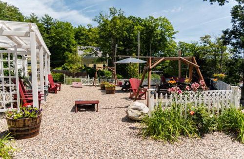 Wolfeboro Apartment | Cottage 11 - Double Queen Beds plus Child Loft w 2 Twins Private Bath & Kitchenette Pets Allowed Fee applies