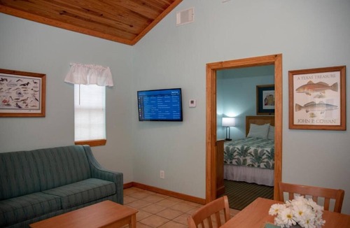 Fulton House | Cottage 13 at D&R Pelican Bay Resort