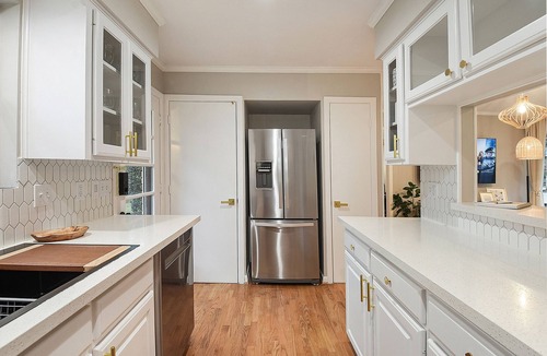 Barker Cottage | Cottage 19 Double King Suites EV Charger