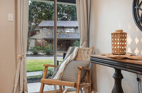 Barker Cottage | Cottage 19 Double King Suites EV Charger