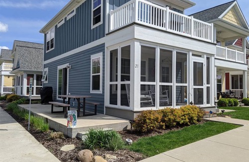 Ottawa Cottage | Cottage ∙ 2 bedrooms ∙ 10 guests