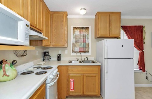 Langston Cottage | *Cottage #2 @ Fisherman's Landing (boat shelter)*