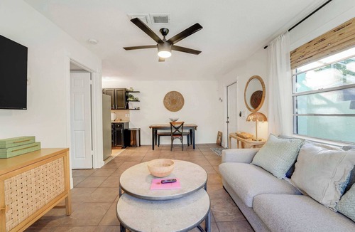 Flamingo Parks Apartment | Cottage 2 on Penn - With Pool!
