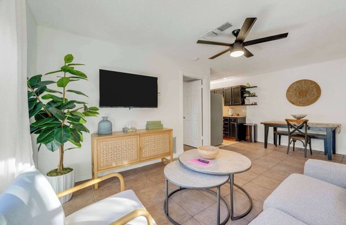 Flamingo Parks Apartment | Cottage 2 on Penn - With Pool!