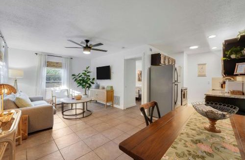 Flamingo Parks Apartment | Cottage 2 on Penn - With Pool