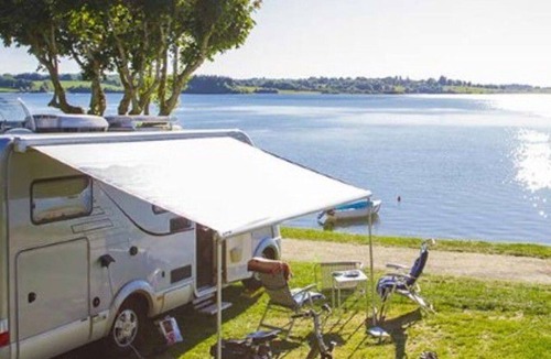 Salles-Curan House | Cottage 3 bedrooms, 7 pers, terrace lake view