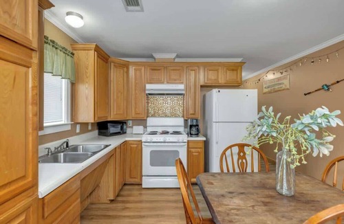Langston Cottage | *Cottage #3 @ Fisherman's Landing (boat shelter)*
