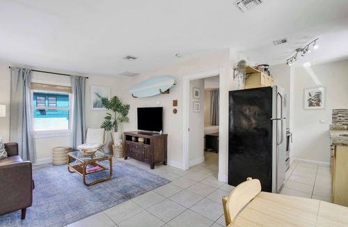 Flamingo Parks Apartment | Cottage 3 on Penn - Pool!