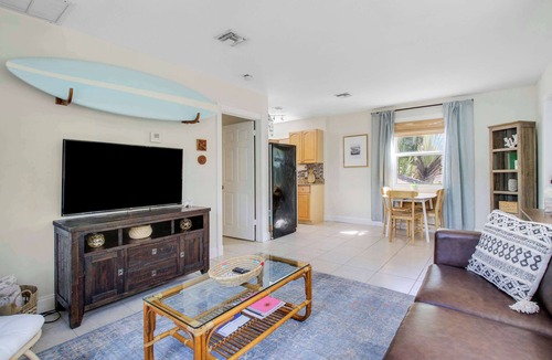Flamingo Parks Apartment | Cottage 3 on Penn - Pool!