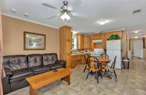 Langston Cottage | *Cottage #4 @ Fisherman's Landing (boat shelter)*
