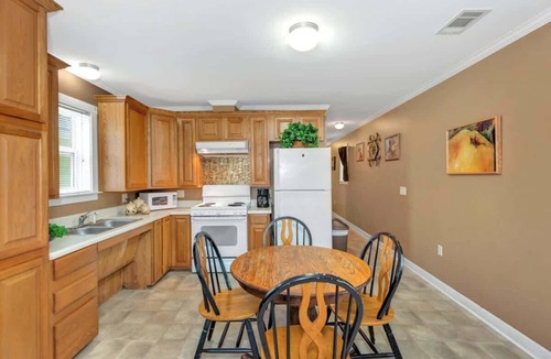 Langston Cottage | *Cottage #4 @ Fisherman's Landing (boat shelter)*