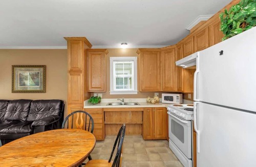 Langston Cottage | *Cottage #4 @ Fisherman's Landing (boat shelter)*