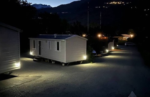 Leuk House | Cottage 4 Ideales 2 Zimmer Mobilhome für 3 Erwachsene +1 Kind auf Ecksofabett