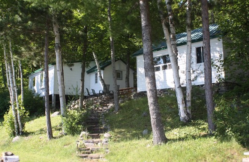 Cloyne Cottage | Cottage 4: pristine waterfront! Cabins at Bon Echo's Edge
