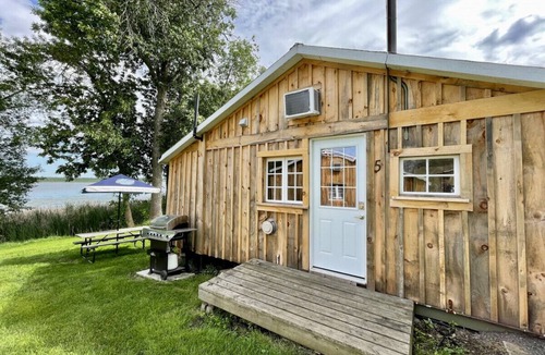 Codrington Cabin | Cottage #5 - Catch More Resort