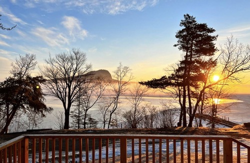 Rockwood Ski Chalet | Cottage 6: Sky View