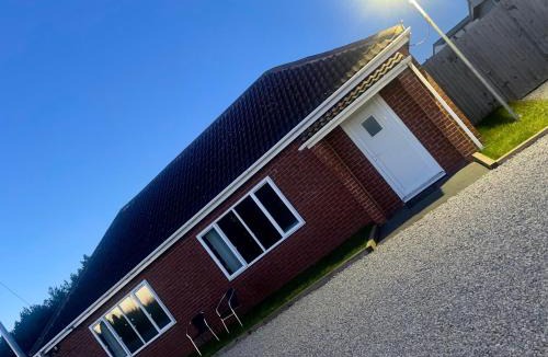 Bircotes House | Cottage- 6Guests-Parking Available