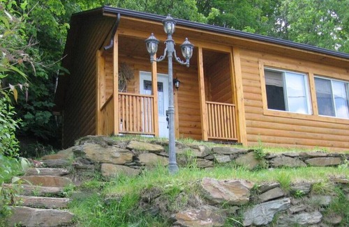 Eastman Cottage | Cottage A, Snowshoes side