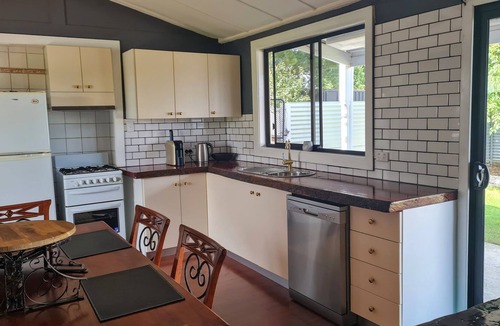 Clunes Cottage | Cottage amongst the vines.