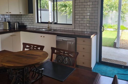 Clunes Cottage | Cottage amongst the vines.