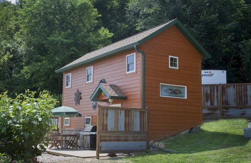 Ellsworth Cottage | Cottage and Gardens on the Rush River