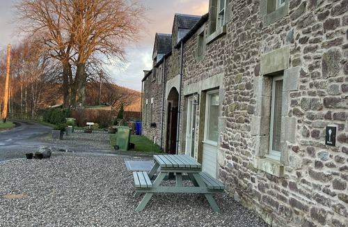 Auchengray Cottage | Cottage apartment in a rural setting.