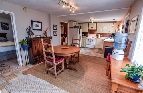 Helena Cottage | Cottage at Bunkhouse